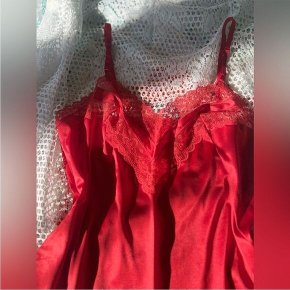 Vanity-fair Women's Red Vest - Picture 8 of 9